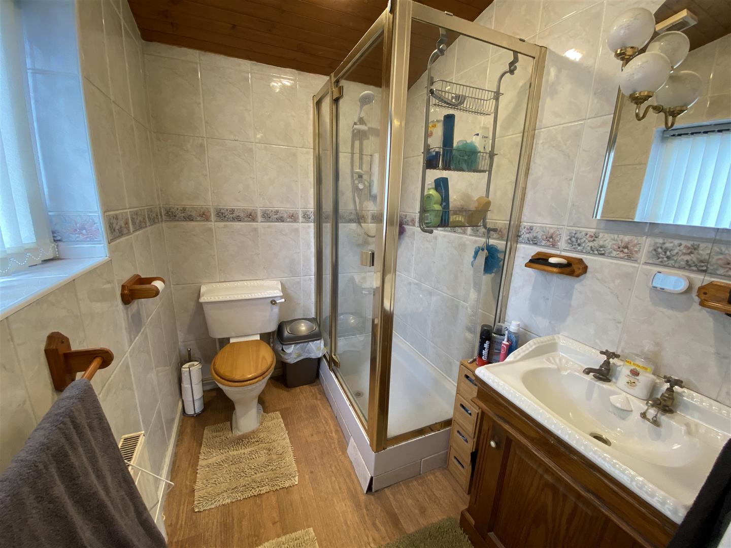 EN SUITE